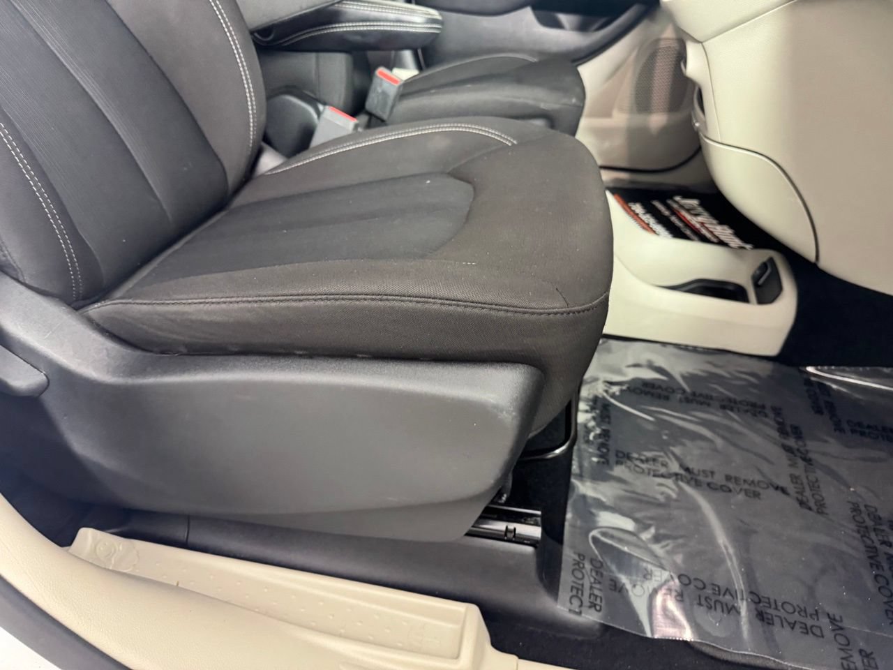 Used 2023 Chrysler Voyager LX FWD image 24