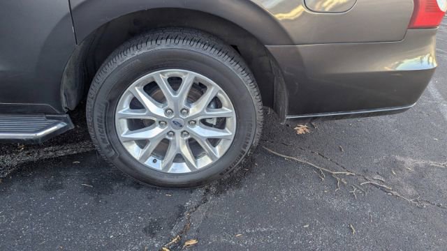 Used 2021 Ford Expedition Max XLT image 10