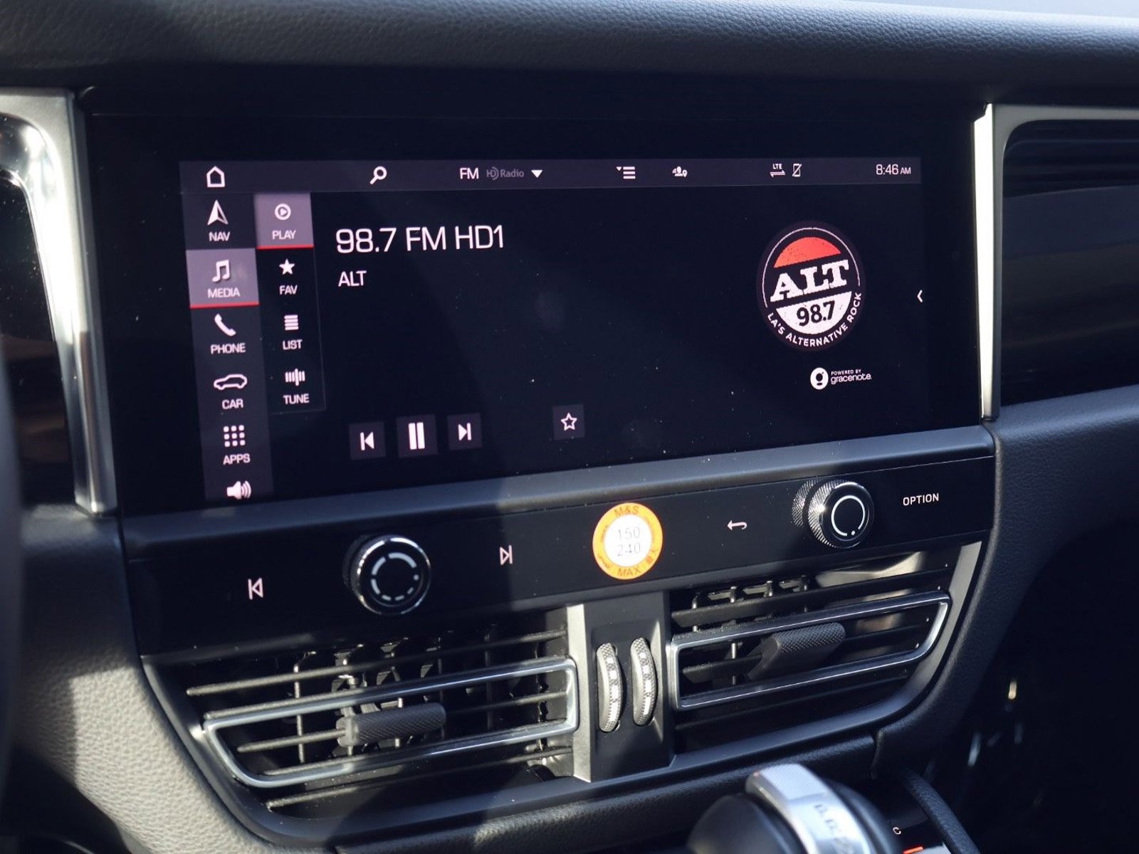 Certified 2024 Porsche Macan image 17