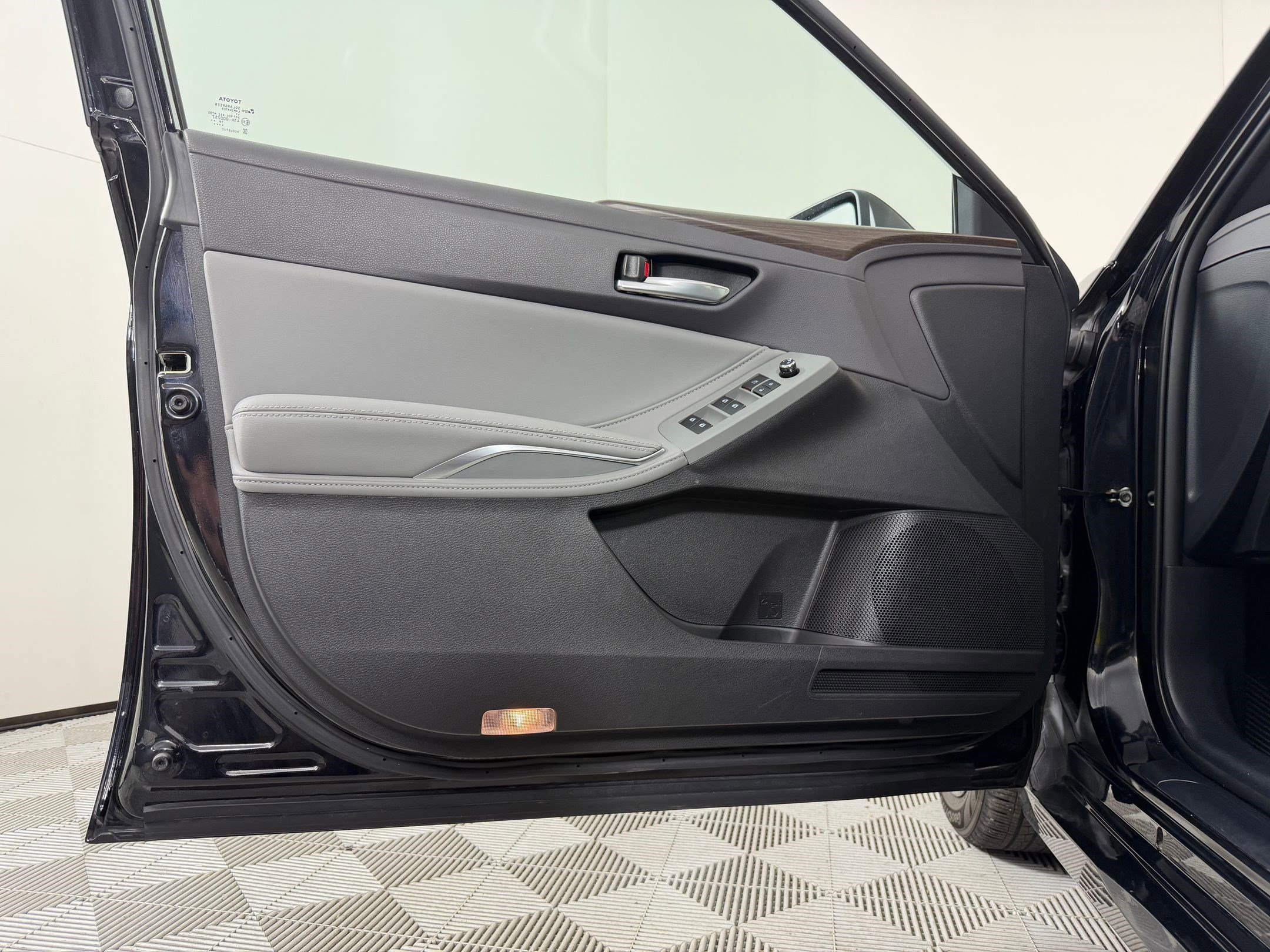 Used 2020 Toyota Avalon XLE w/ Moonroof Package FWD image 22