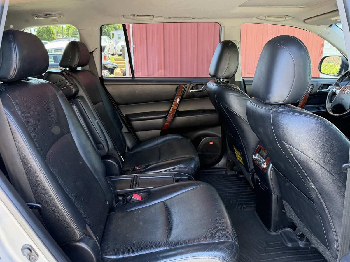 Used 2013 Toyota Highlander Limited AWD/4WD image 11