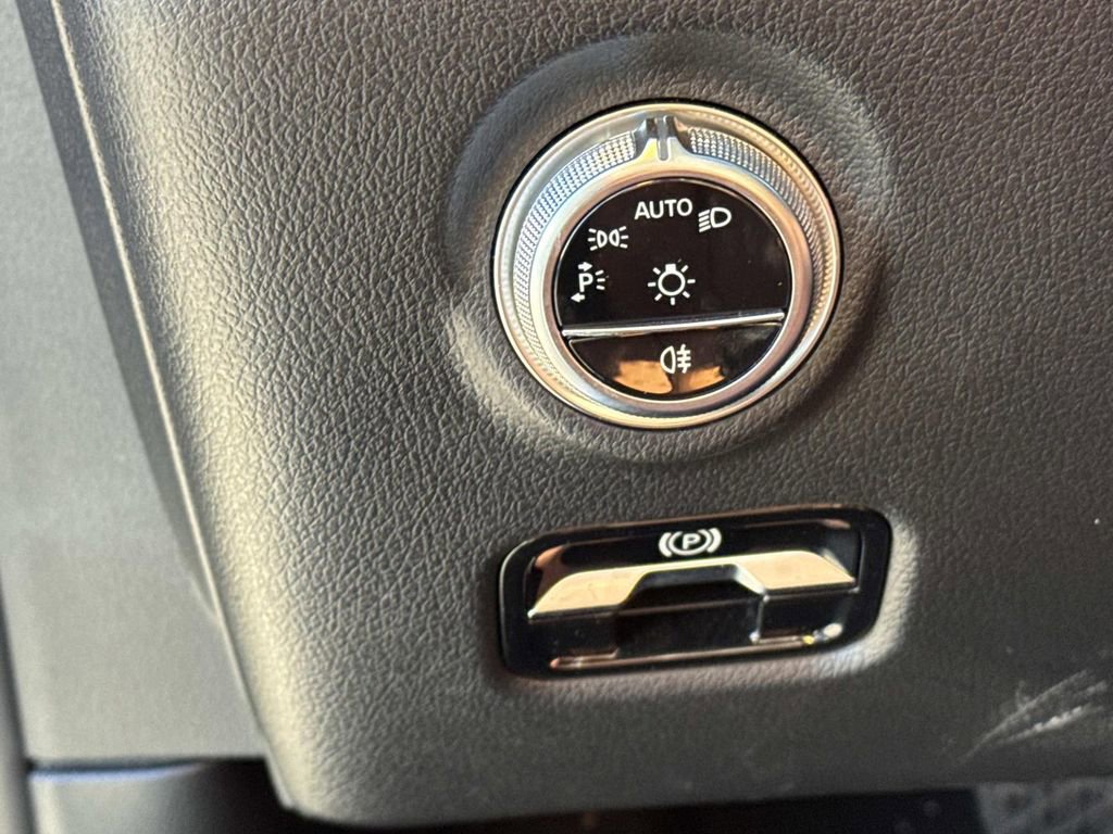 Used 2024 Mercedes-Benz C 300 Sedan image 21