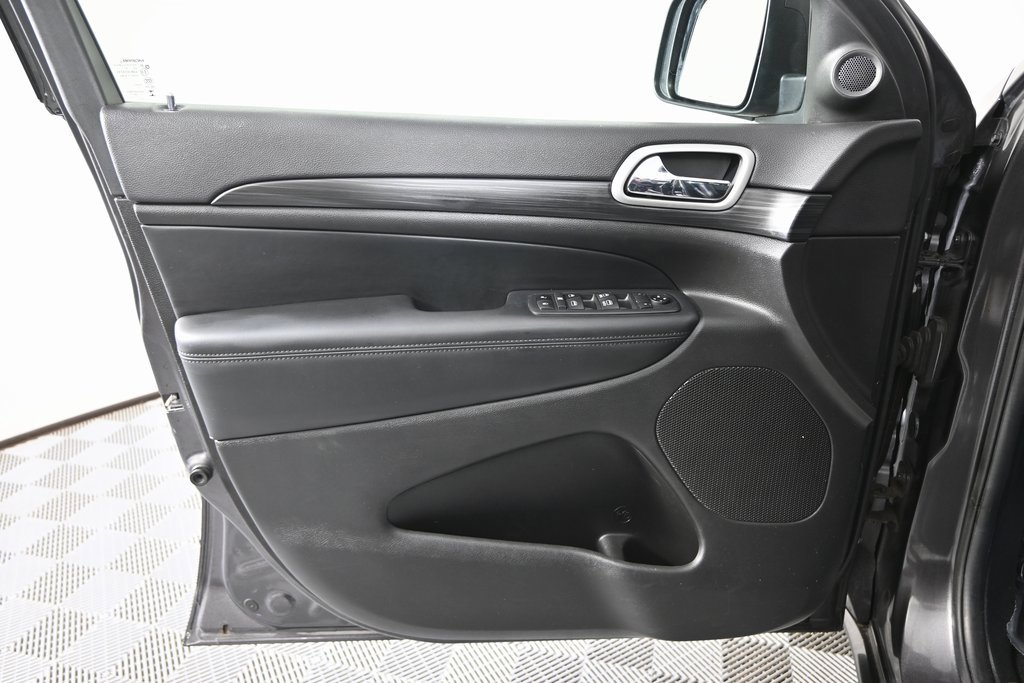 Used 2021 Jeep Grand Cherokee Laredo X image 18