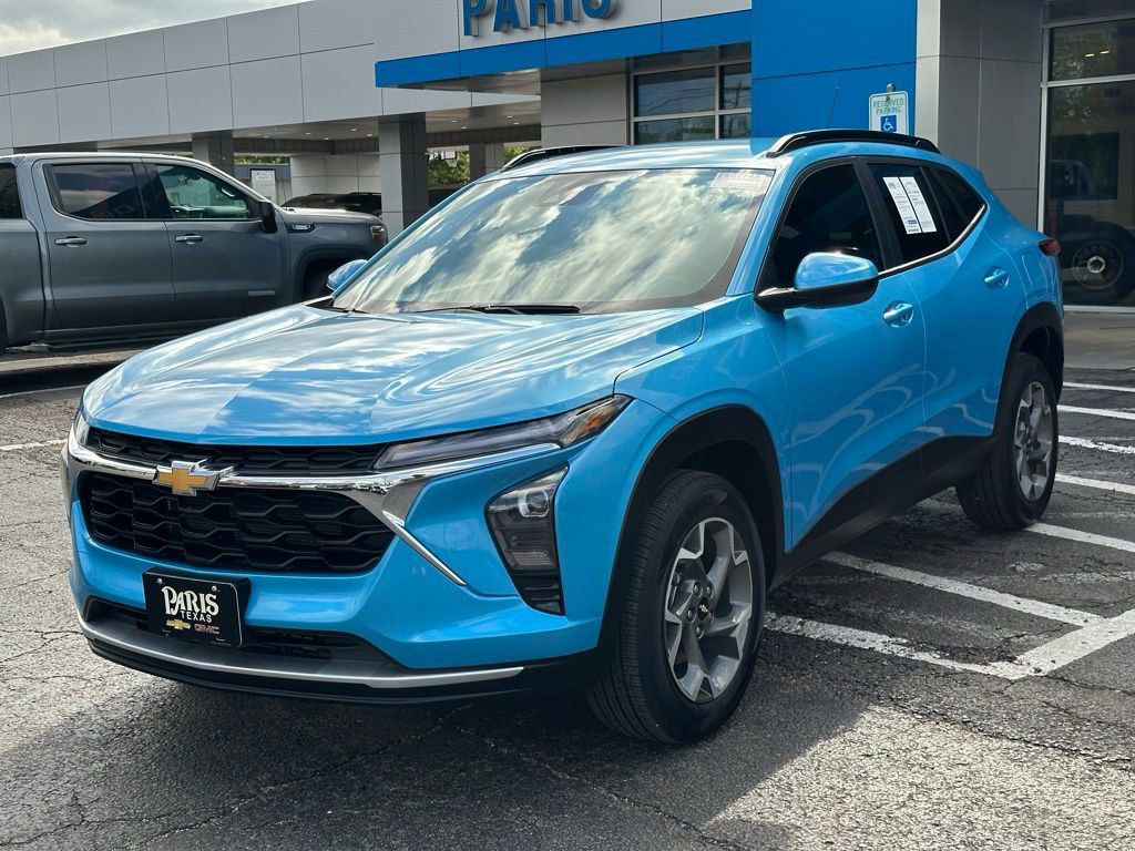 Used 2025 Chevrolet Trax LT w/ Driver Confidence Package image 3