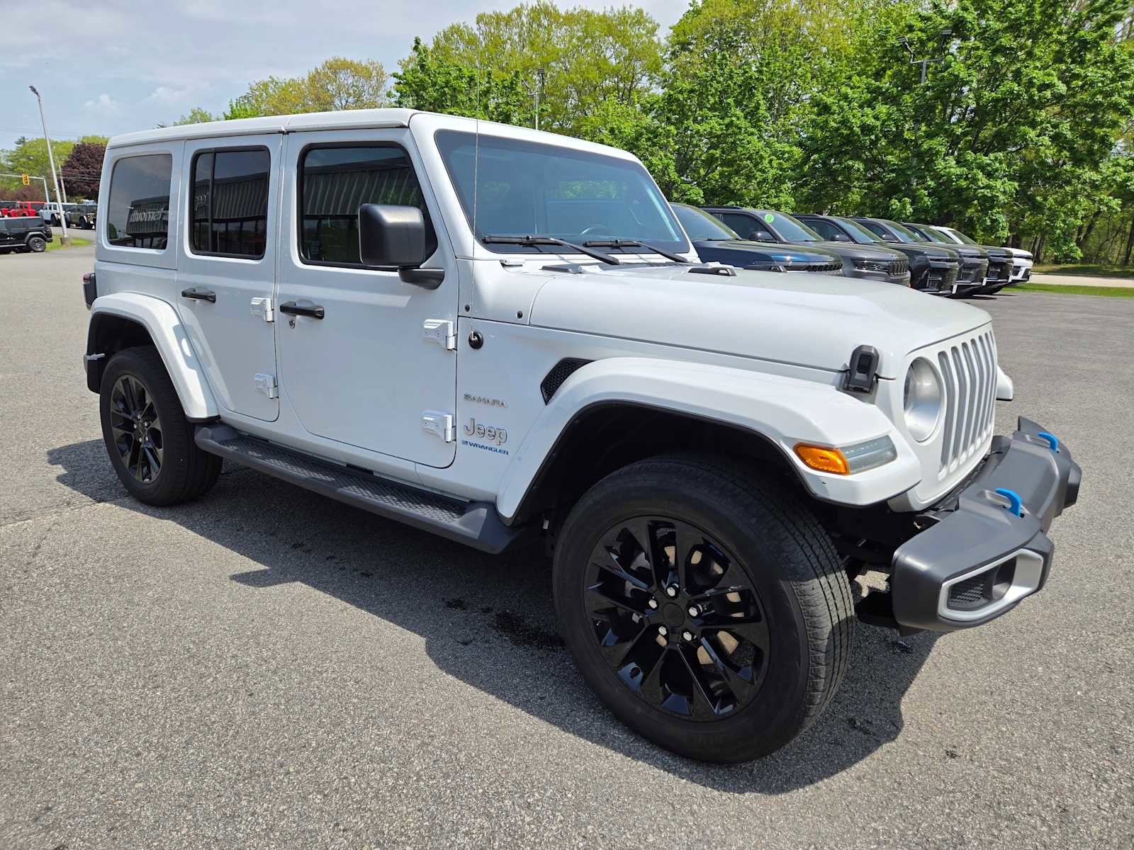 Used 2023 Jeep Wrangler Unlimited Sahara w/ Cold Weather Group AWD/4WD image 2