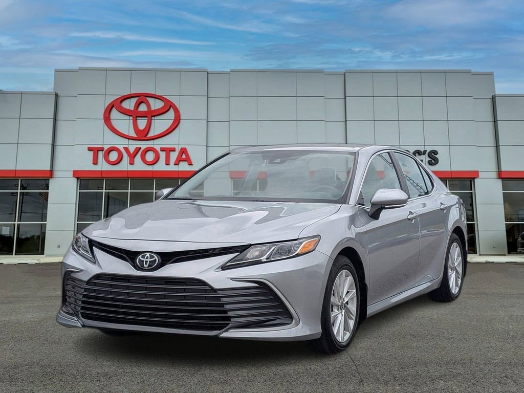 Used 2024 Toyota Camry LE w/ Convenience Package FWD image 2