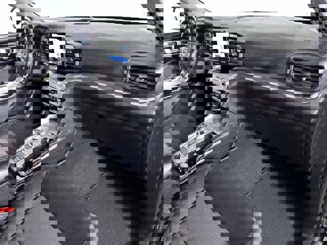 Used 2022 Ford Explorer XLT image 30