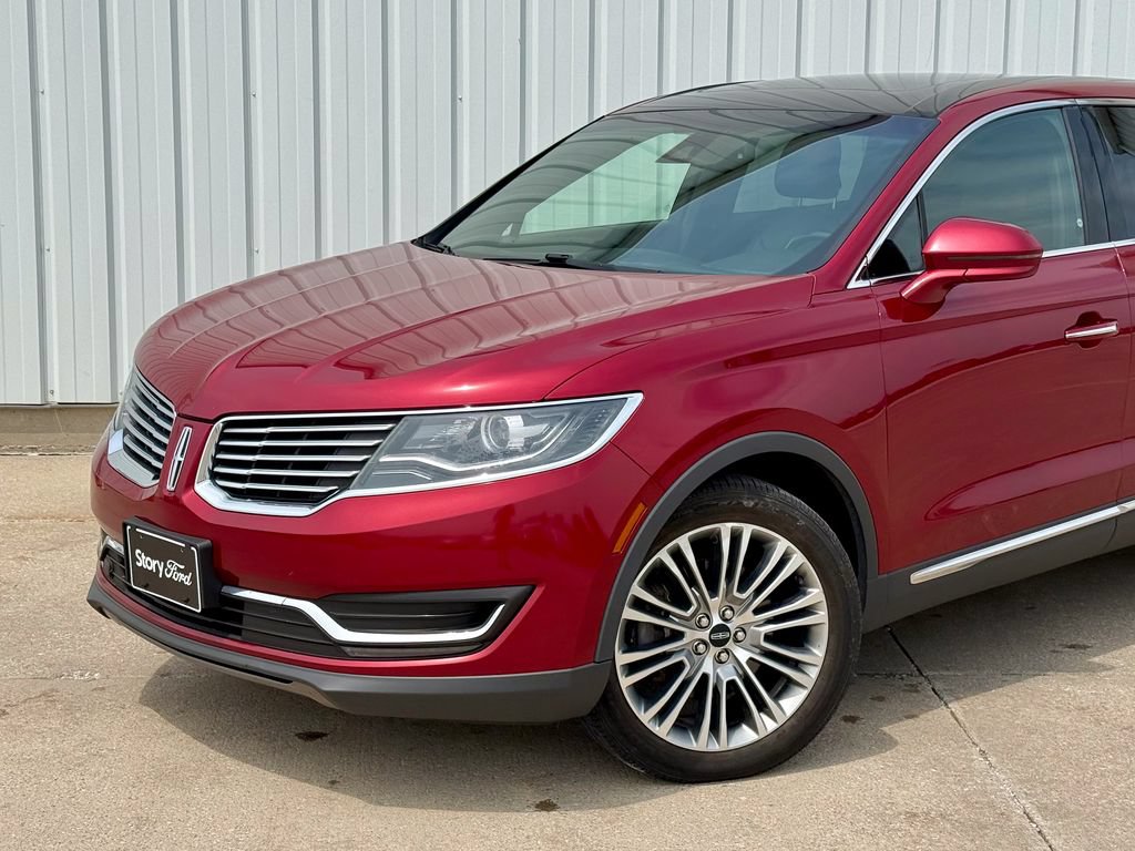 Used 2017 Lincoln MKX Reserve AWD/4WD image 2