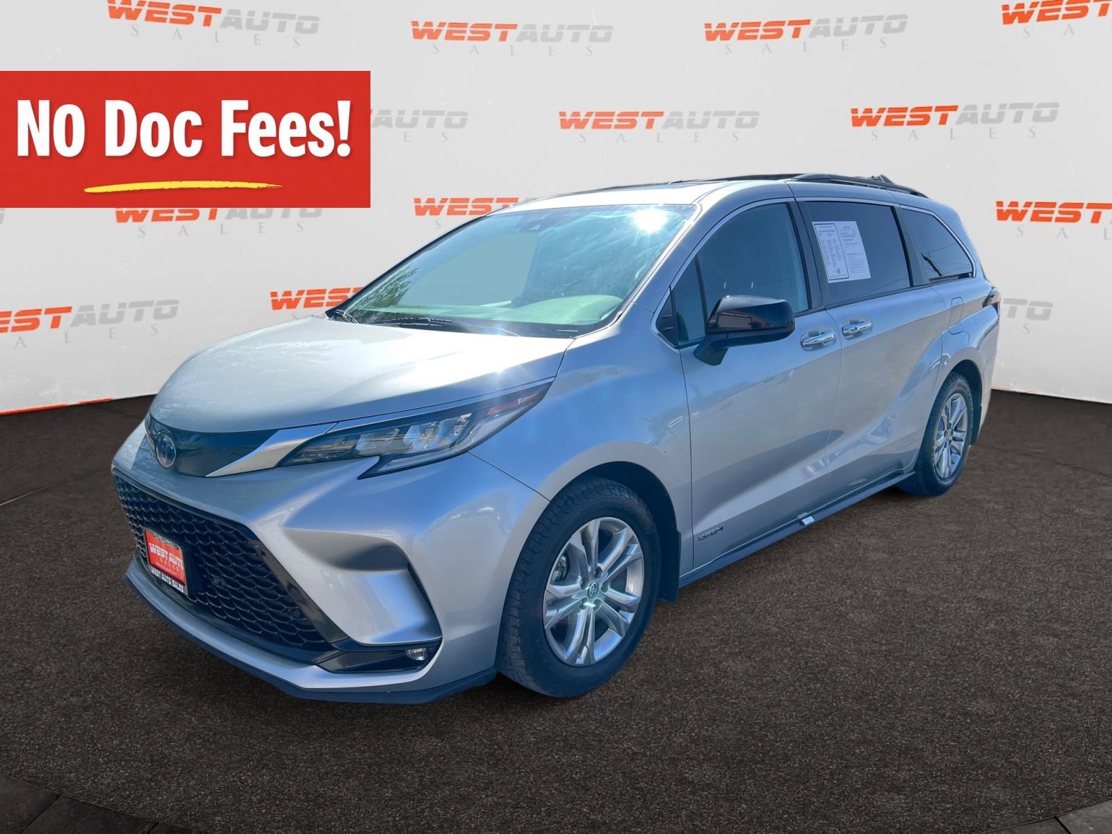 Used 2021 Toyota Sienna XSE w/ XSE Plus Package AWD/4WD image 1