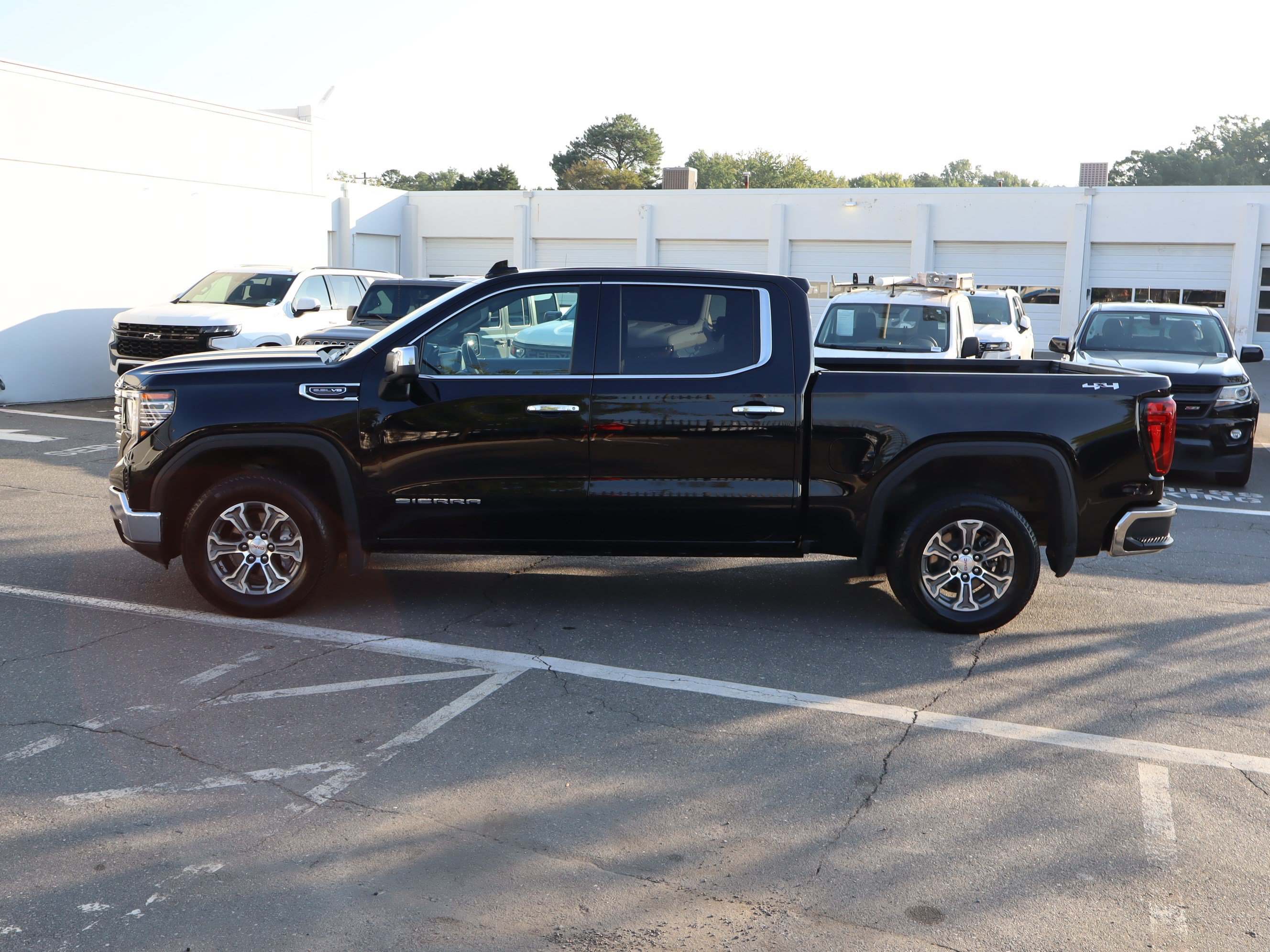 Used 2025 GMC Sierra 1500 SLT AWD/4WD image 7