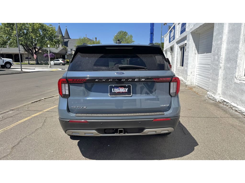 Used 2025 Ford Explorer Active w/ Active Comfort Package image 5