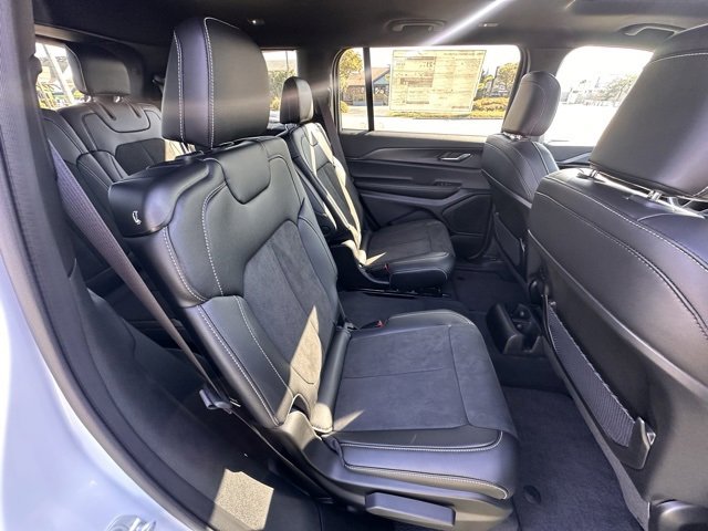 New 2025 Jeep Grand Cherokee L Altitude image 13