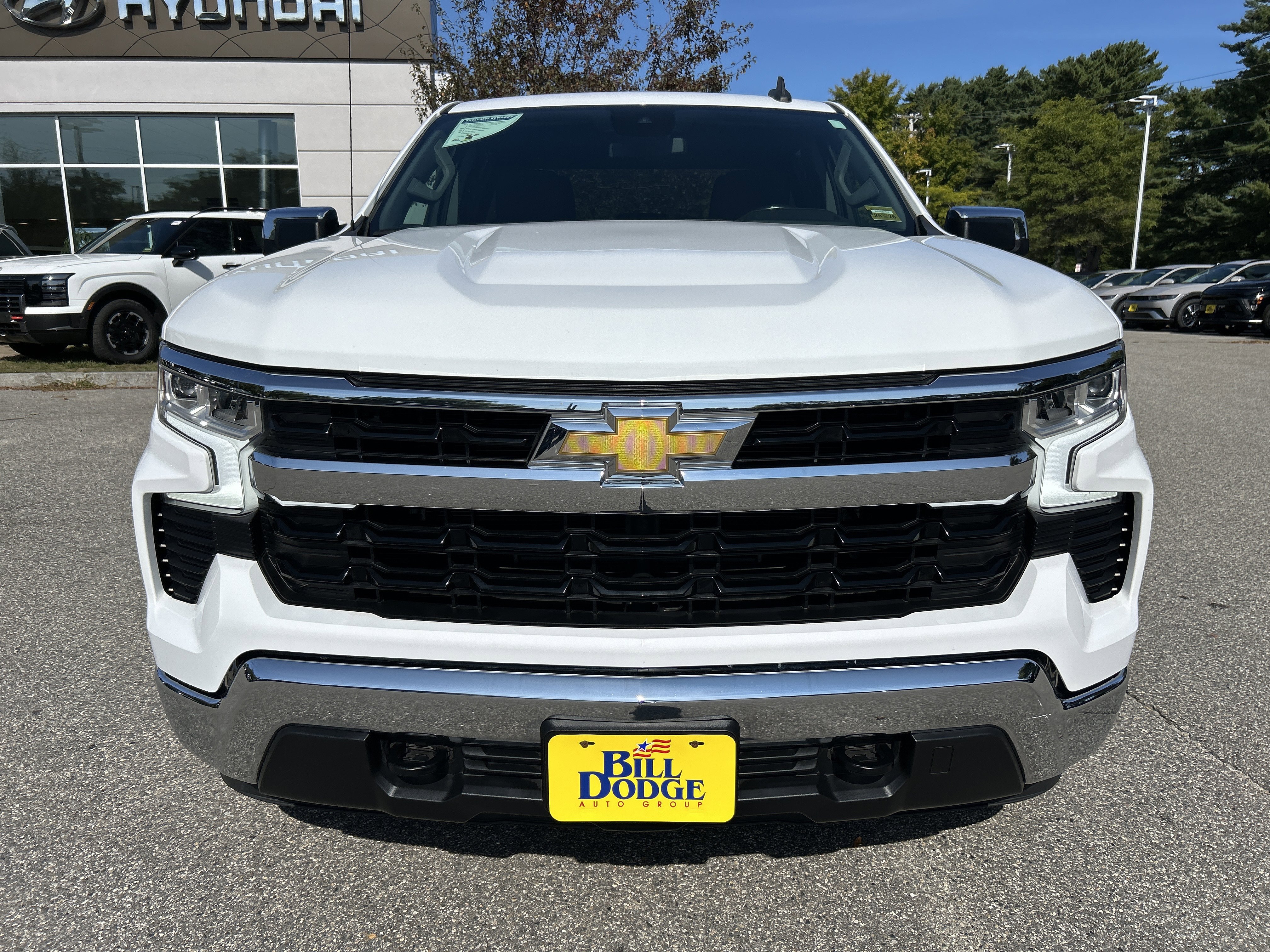 Used 2022 Chevrolet Silverado 1500 LT image 2