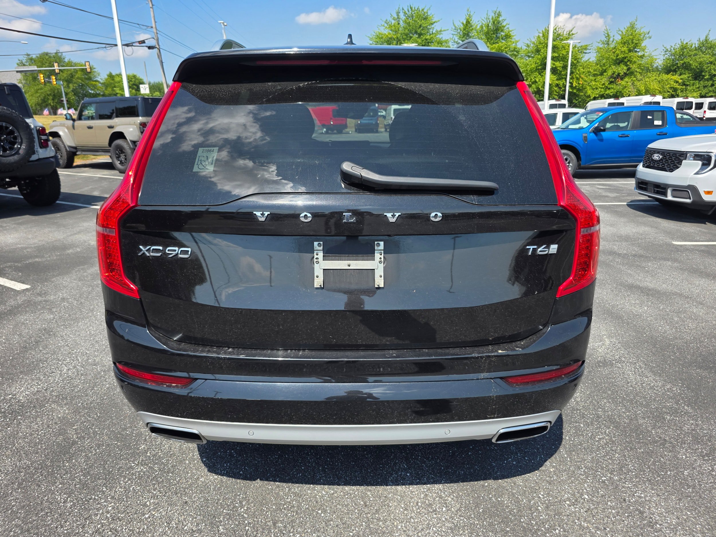 Used 2018 Volvo XC90 T6 Momentum w/ Protection Package AWD/4WD image 4