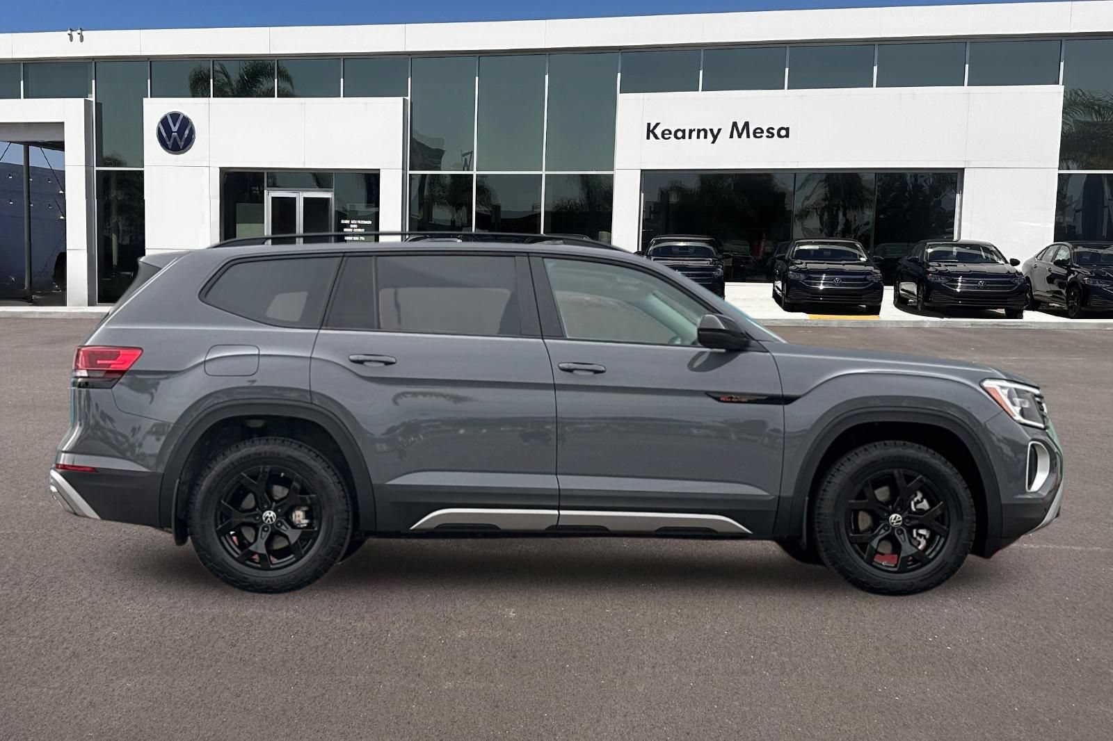 New 2025 Volkswagen Atlas Peak Edition SE AWD/4WD image 3
