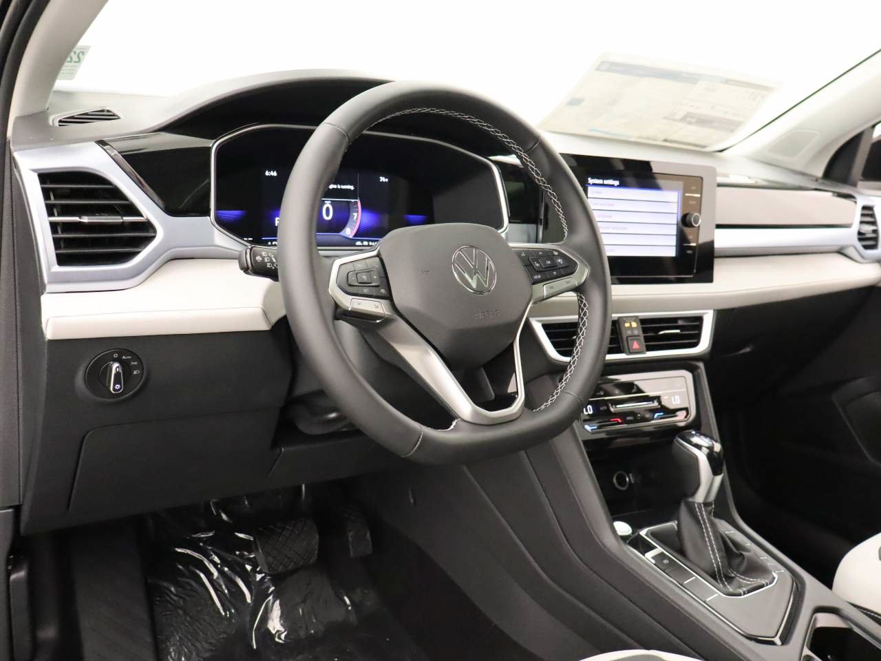 New 2026 Volkswagen Taos SE FWD image 13