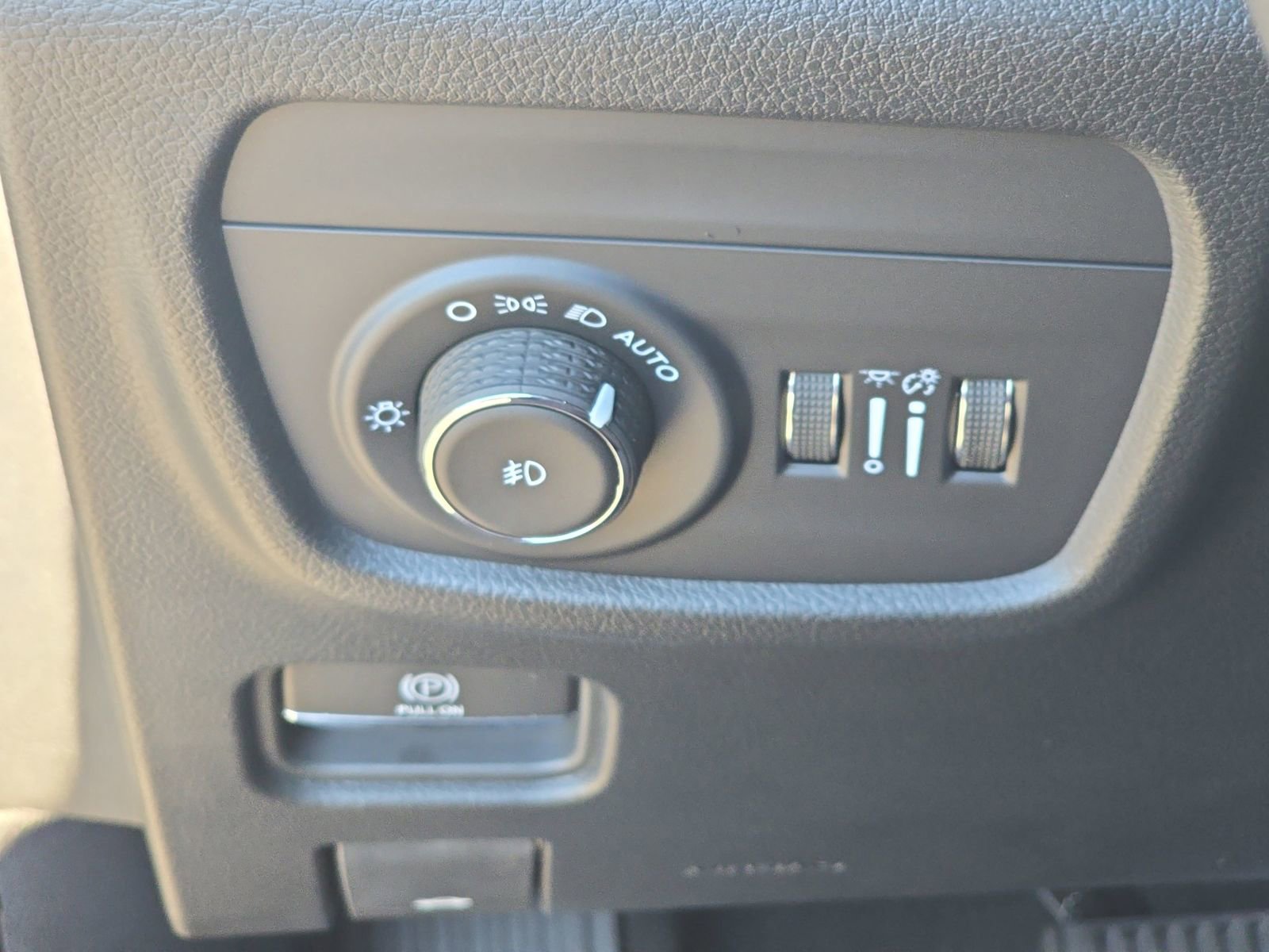 Used 2025 Jeep Grand Cherokee Summit w/ Obsidian Package image 33