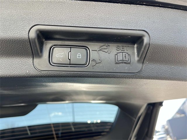 Used 2023 Ford Explorer XLT image 13