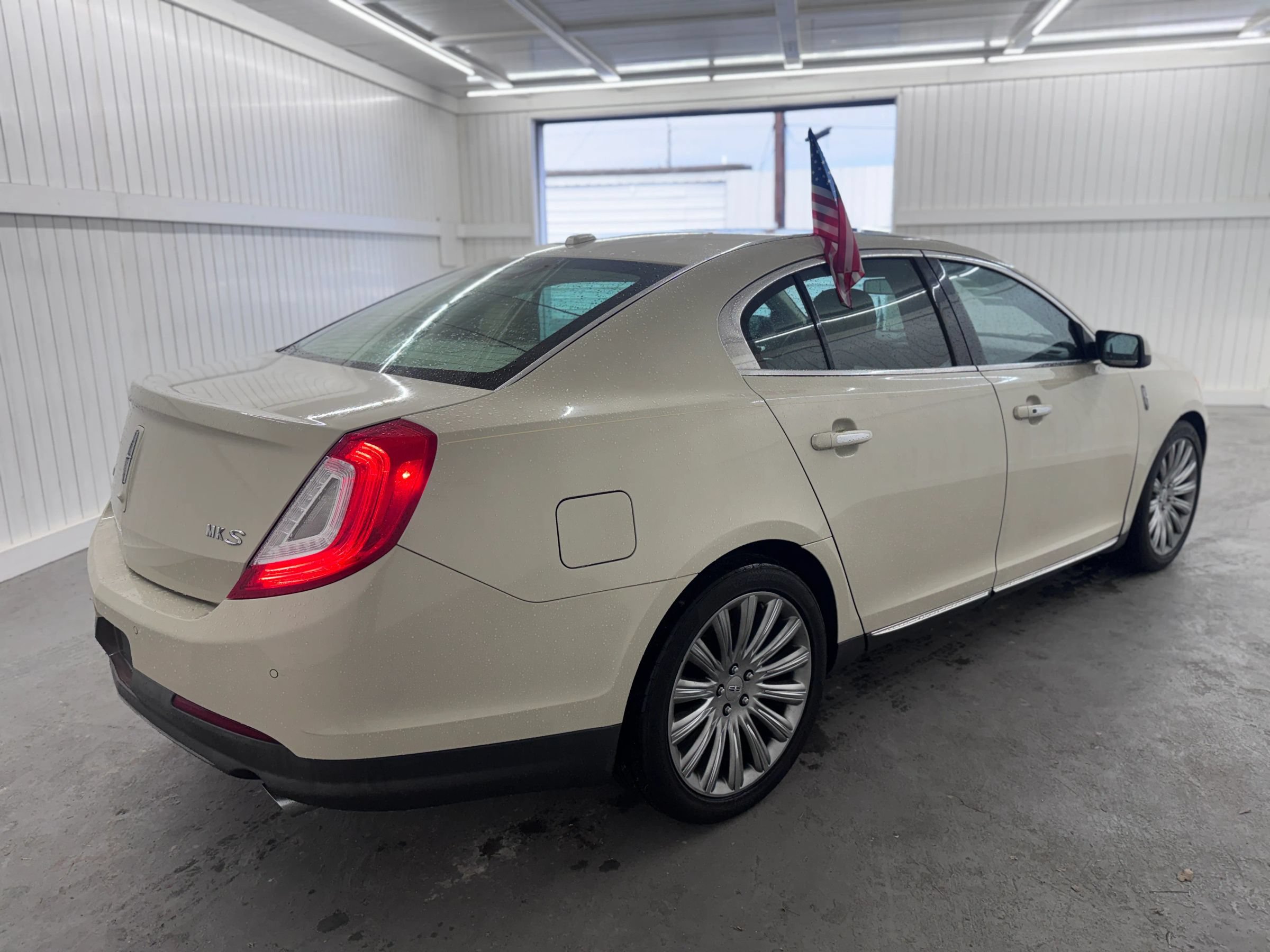 Used 2014 Lincoln MKS w/ Equipment Group 101A FWD image 5