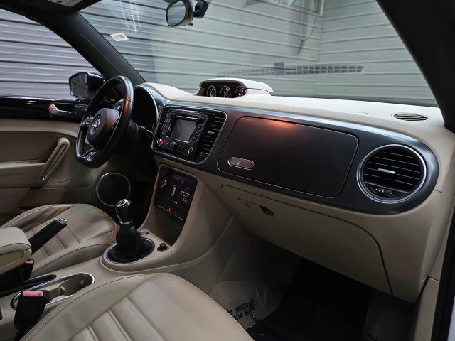 Used 2015 Volkswagen Beetle R-Line FWD image 13