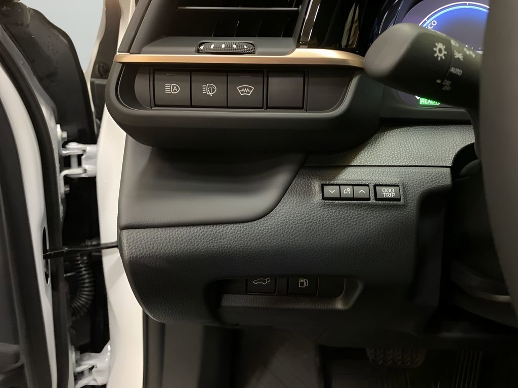 New 2025 Toyota Crown Signia image 28