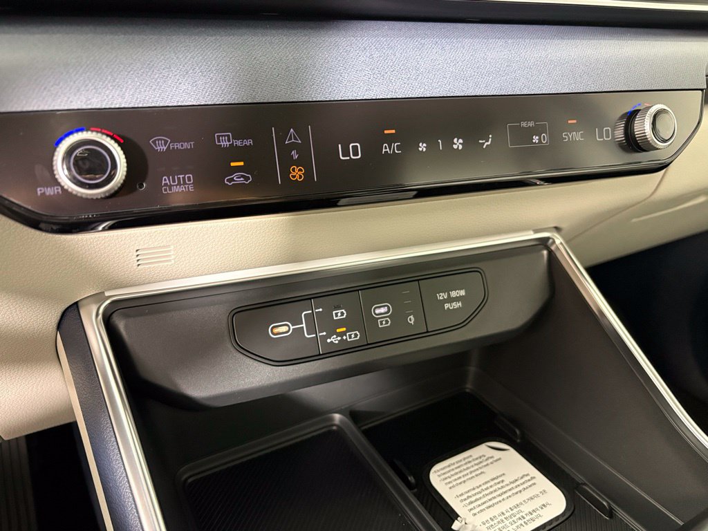 New 2026 Kia Carnival EX FWD image 32
