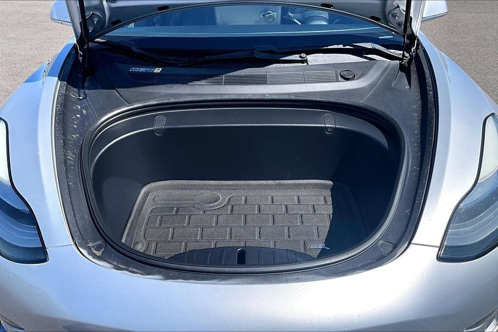 Used 2018 Tesla Model 3 Long Range RWD image 9