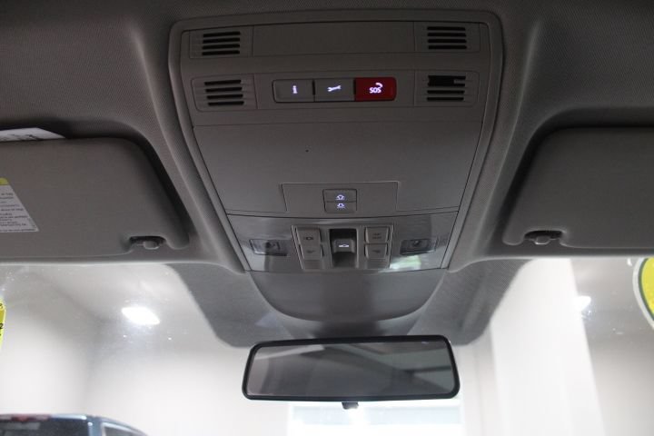Used 2022 Volkswagen Taos SE w/ Panoramic Sunroof Package FWD image 42