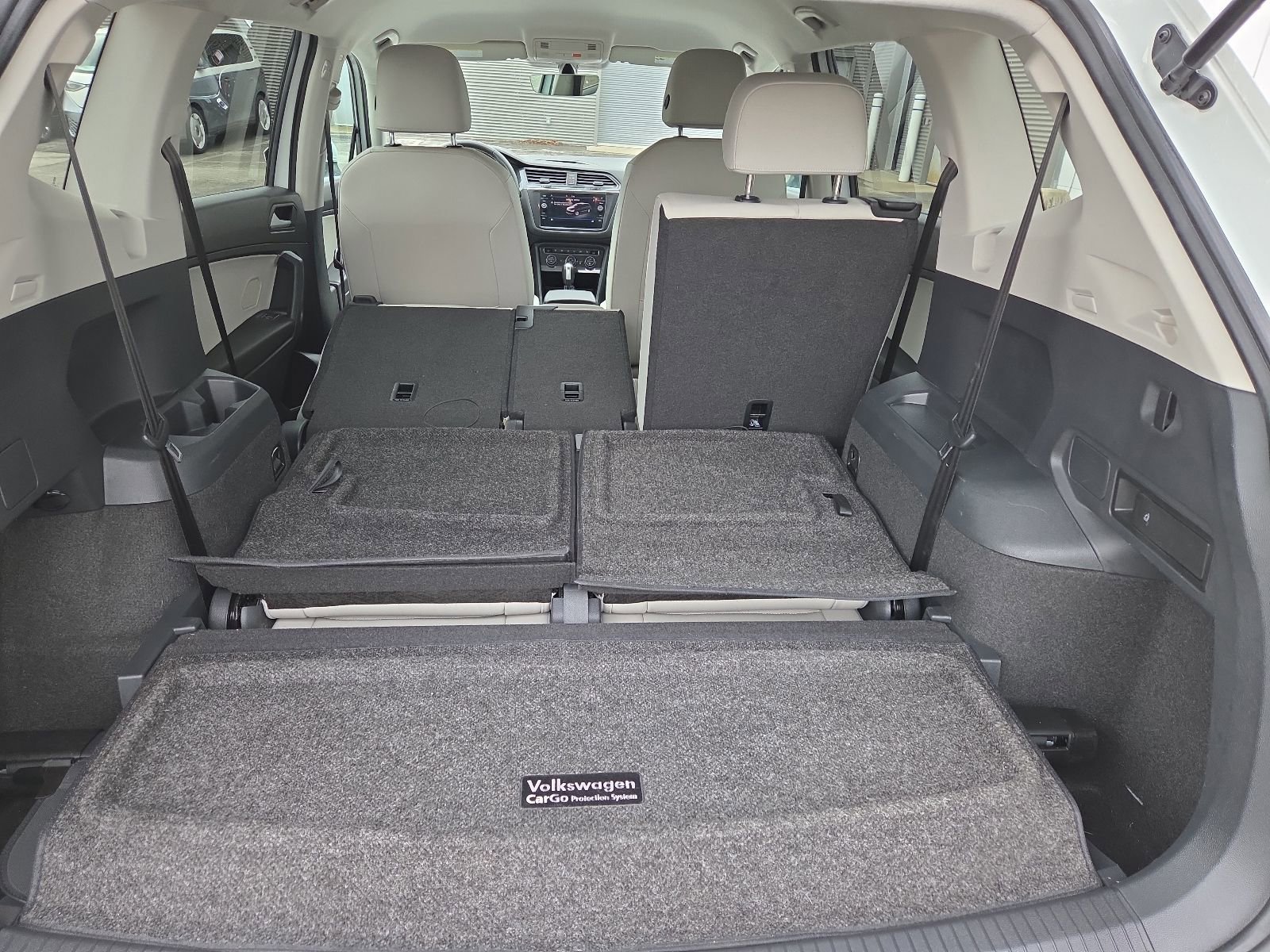 Used 2021 Volkswagen Tiguan SE FWD image 12