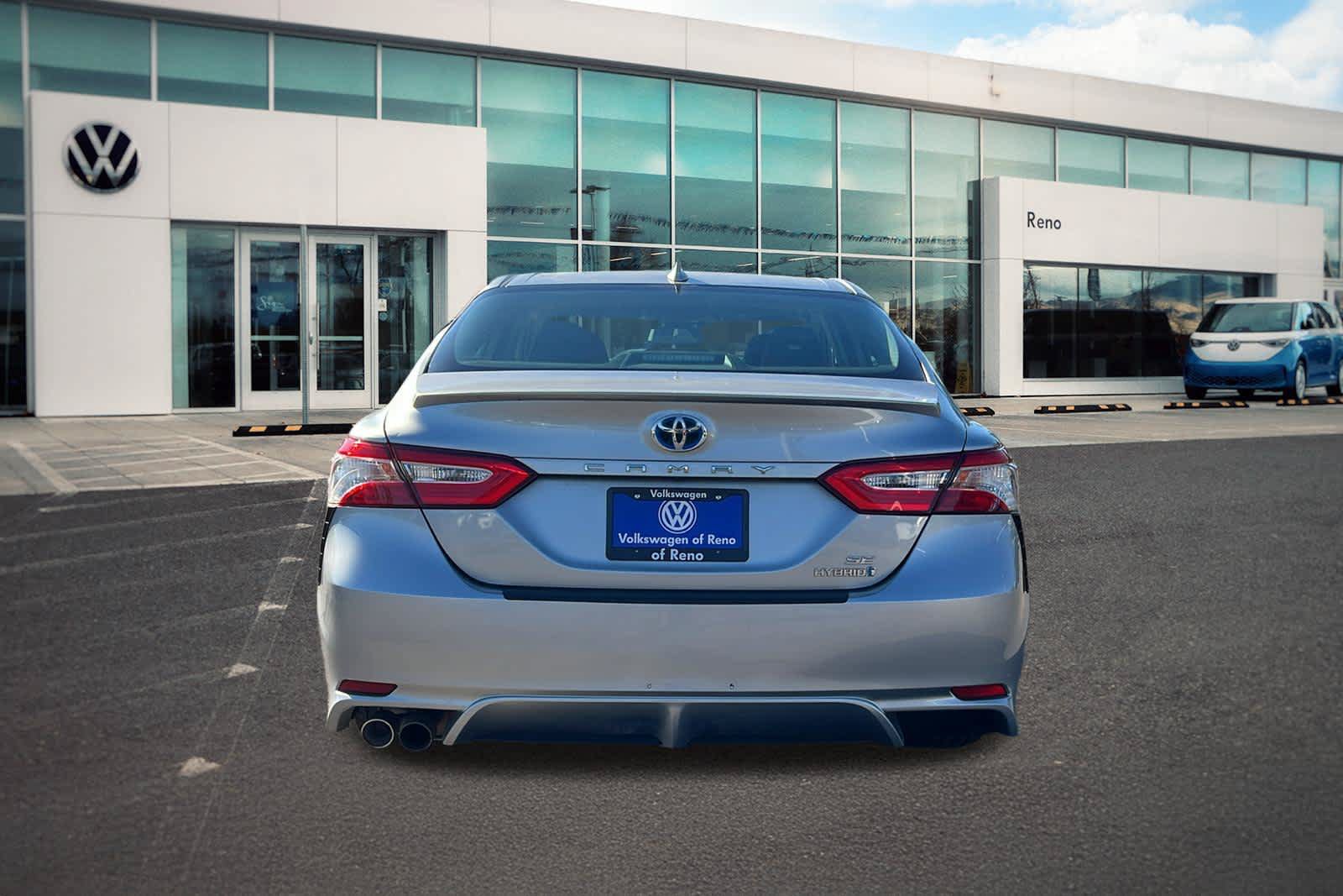 Used 2020 Toyota Camry SE w/ Sunroof Package FWD image 6
