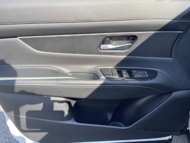 Used 2025 Nissan Murano SV AWD/4WD image 28