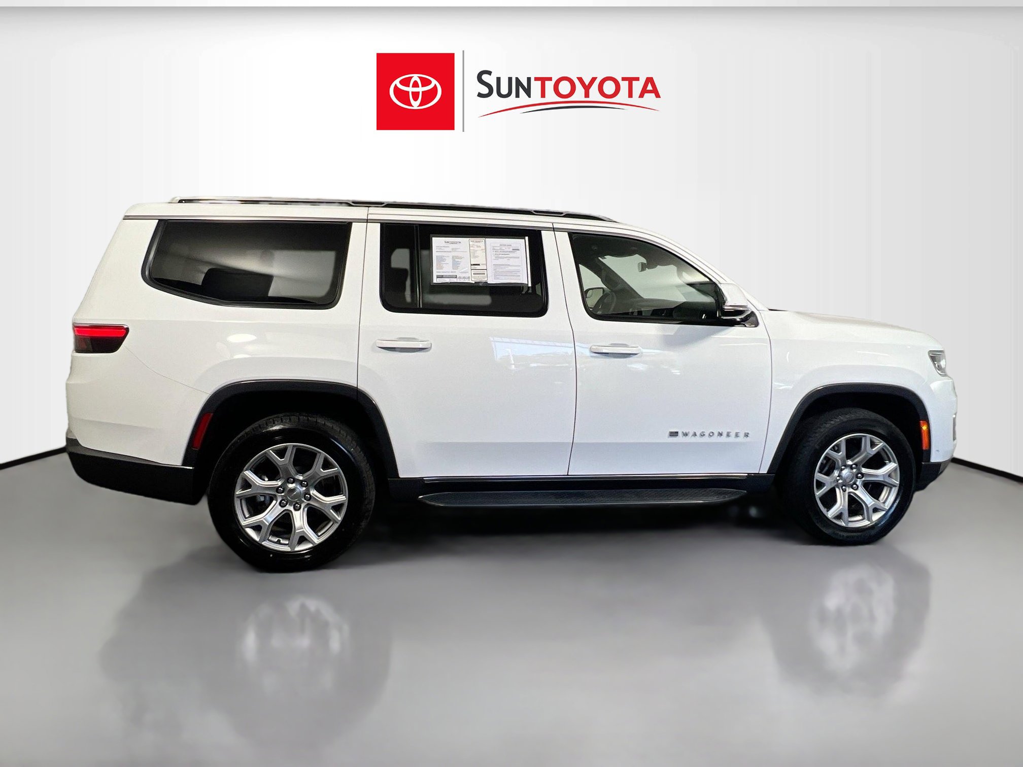 Used 2022 Jeep Wagoneer Series II AWD/4WD image 2