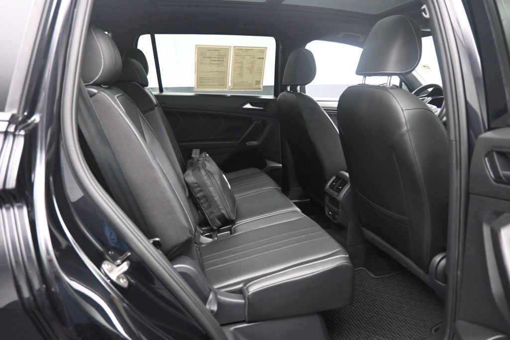 Used 2023 Volkswagen Tiguan SE R-Line FWD image 25