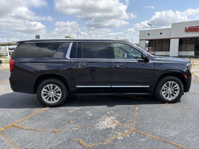 Used 2023 GMC Yukon XL SLT w/ SLT Premium Package AWD/4WD image 4