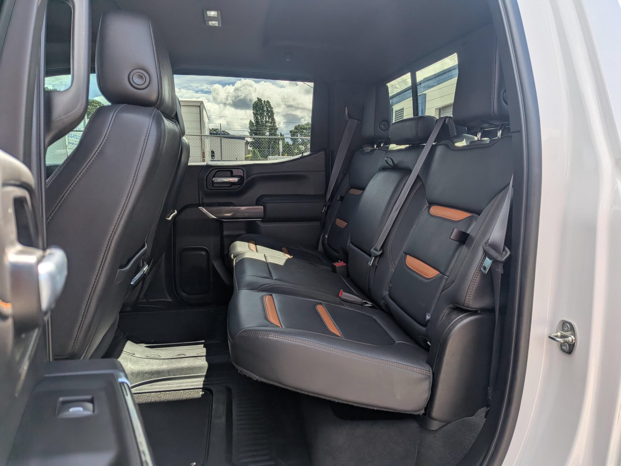 Used 2022 GMC Sierra 1500 AT4 w/ AT4 Carbonpro Edition AWD/4WD image 7