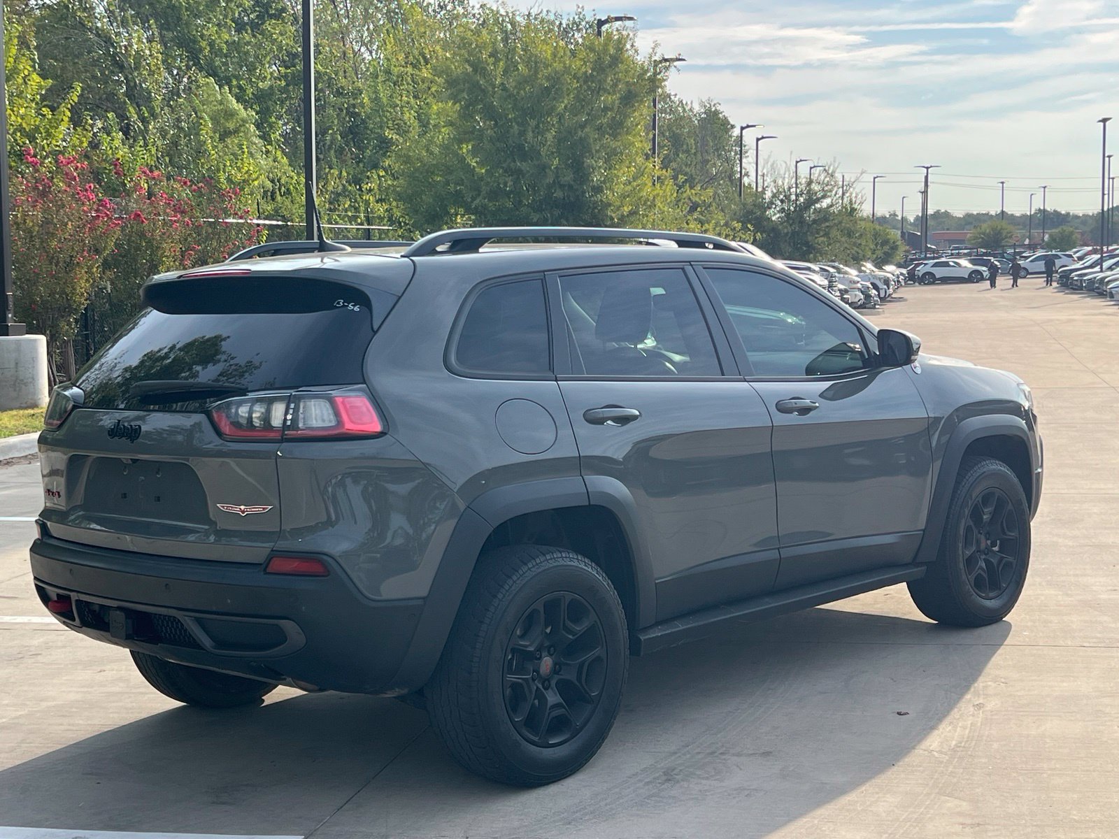Used 2023 Jeep Cherokee Trailhawk w/ Sun & Sound Group AWD/4WD image 11