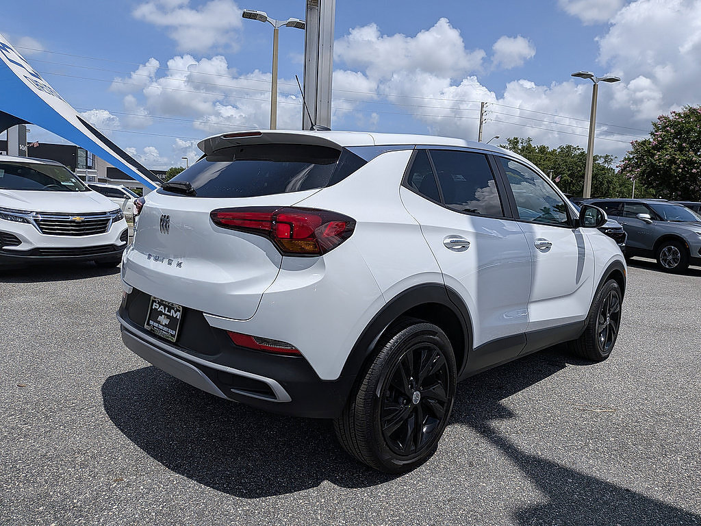 Certified 2024 Buick Encore GX Preferred FWD image 2