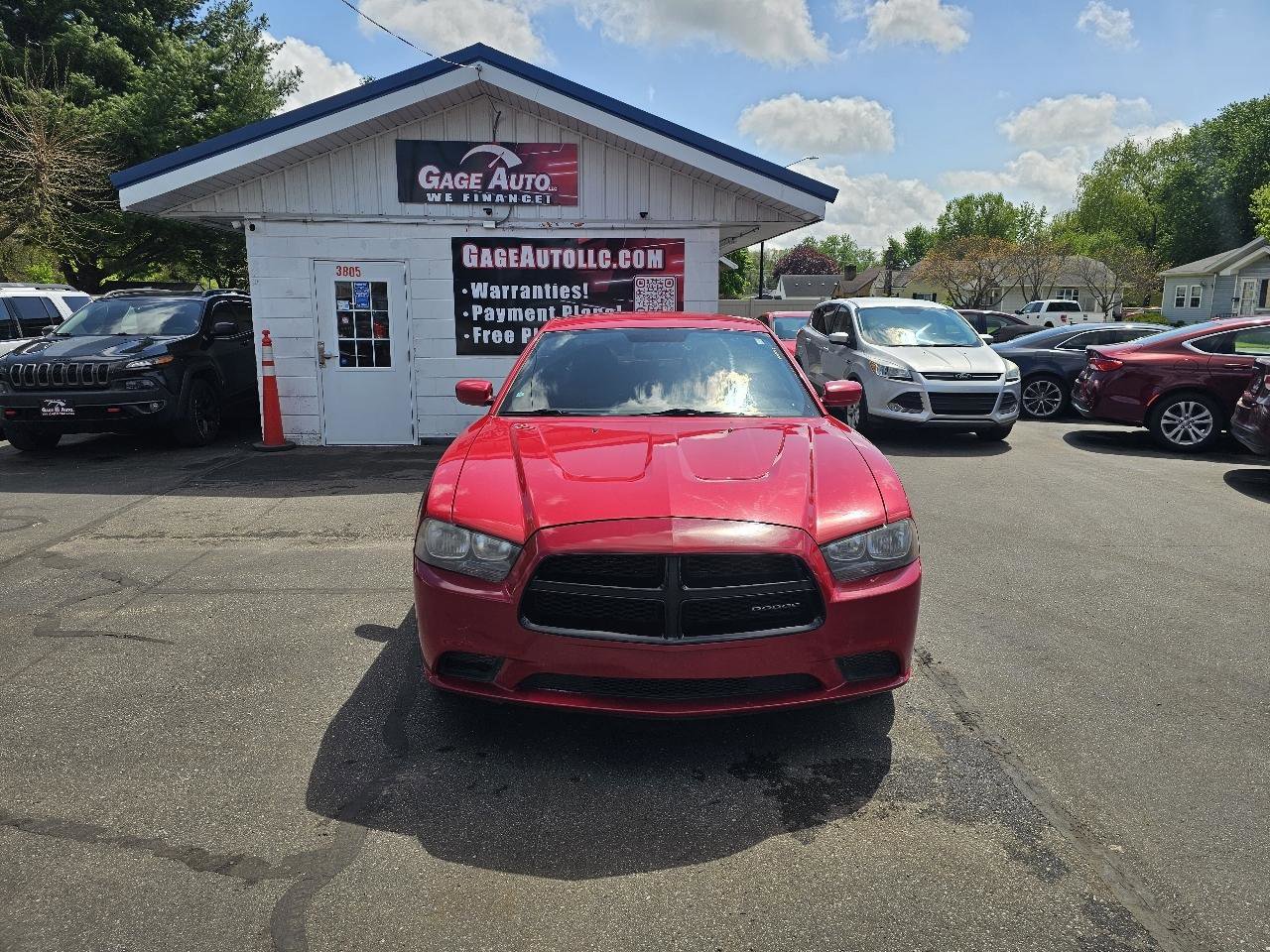 Used 2011 Dodge Charger SE RWD image 2