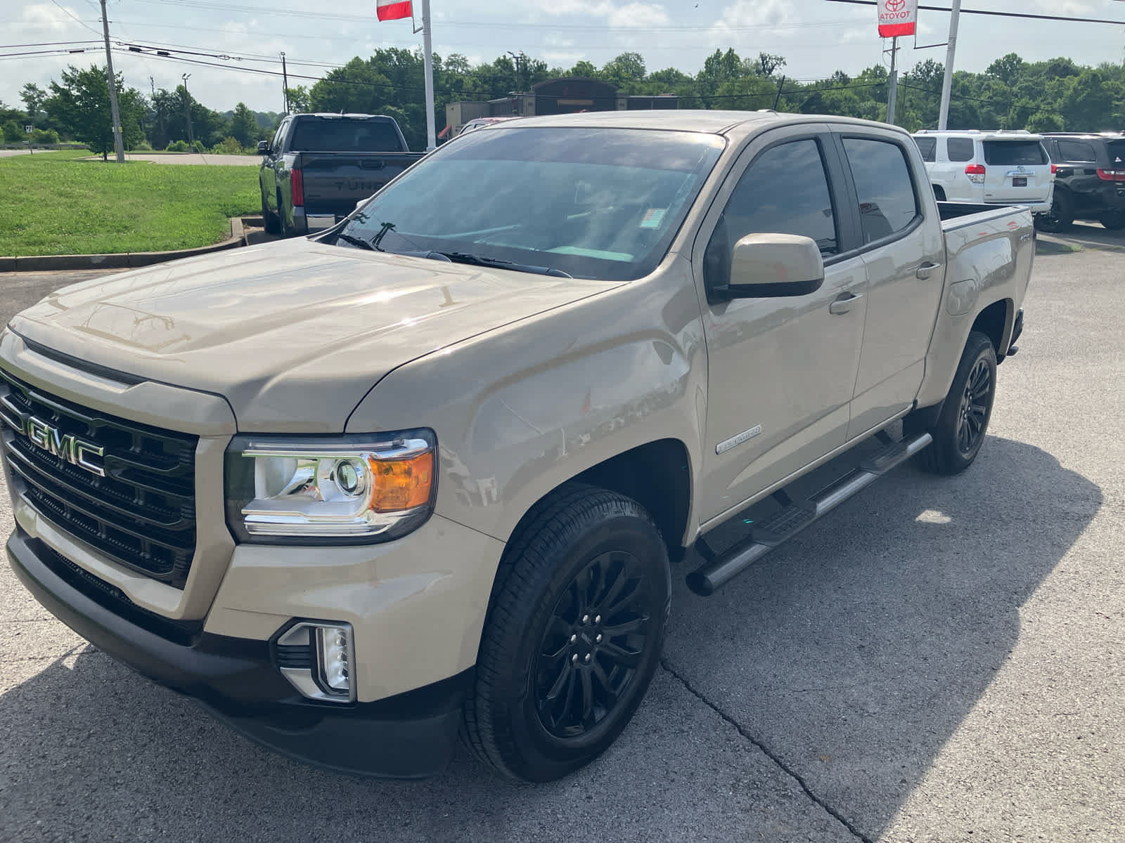 Used 2022 GMC Canyon Elevation w/ Elevation Premium Package AWD/4WD image 3