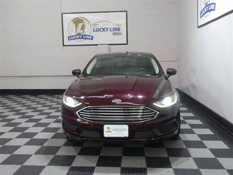 Used 2018 Ford Fusion SE w/ Fusion SE Technology Package FWD image 2