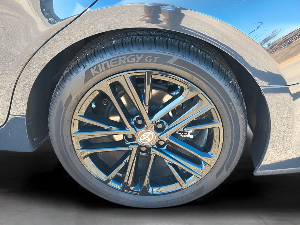 Used 2025 Toyota Camry SE image 4