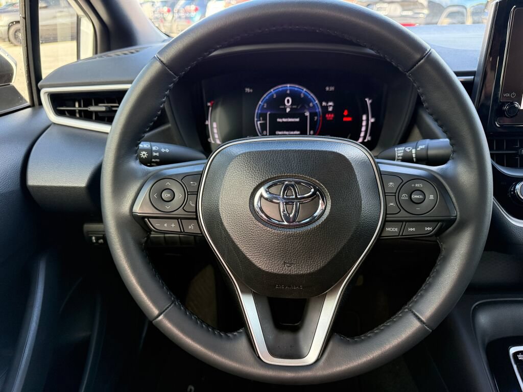 Used 2026 Toyota Corolla SE FWD image 14