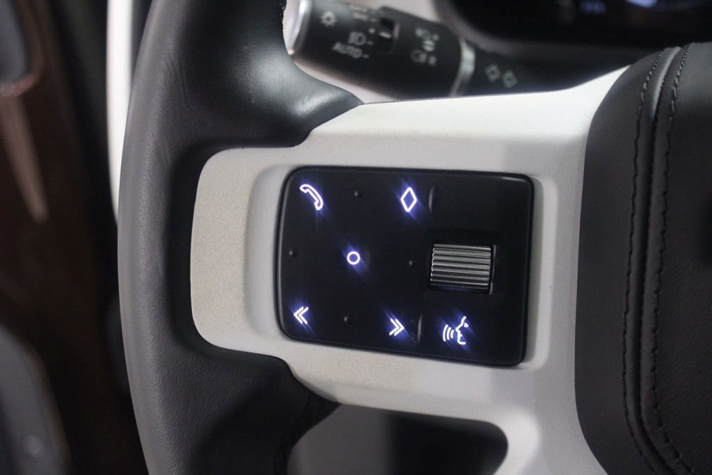 Used 2023 Land Rover Defender 130 SE image 25