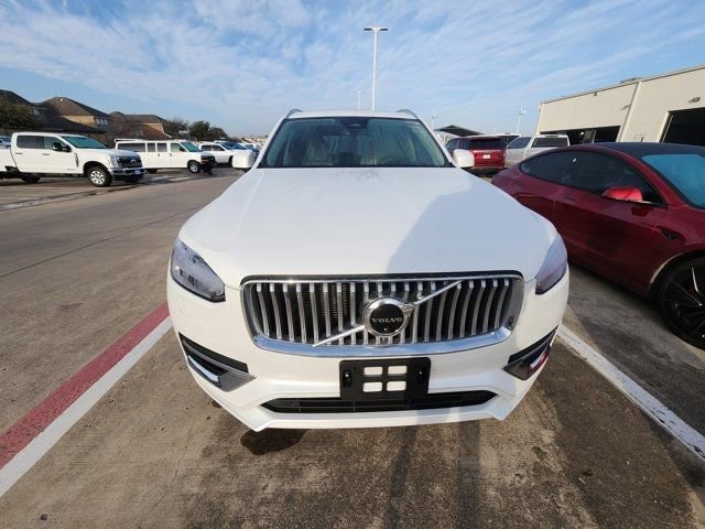 Used 2023 Volvo XC90 B6 Ultimate w/ Lounge Package image 2
