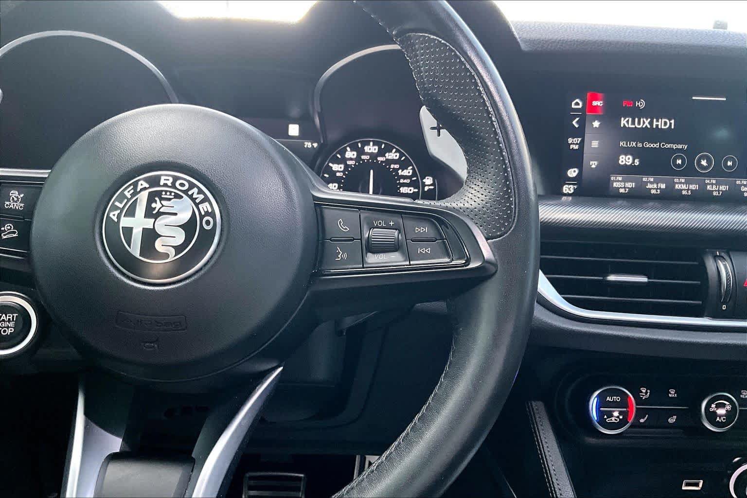Used 2022 Alfa Romeo Stelvio Veloce AWD/4WD image 25
