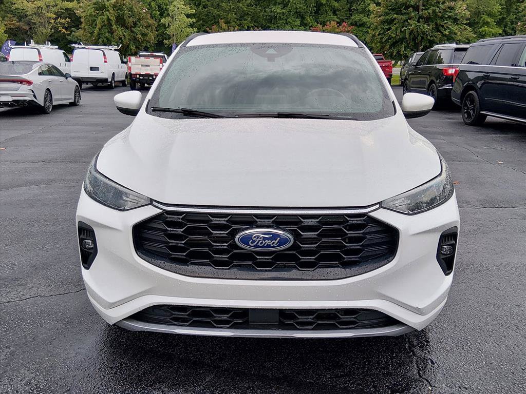 Certified 2024 Ford Escape ST-Line Select AWD/4WD image 9