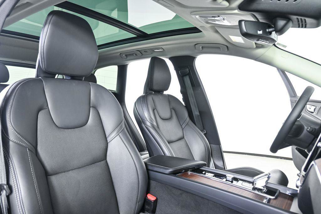 Certified 2023 Volvo XC60 B5 Ultimate AWD/4WD image 24