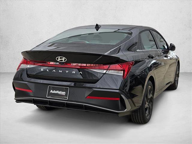 New 2026 Hyundai Elantra SEL Sport FWD image 2