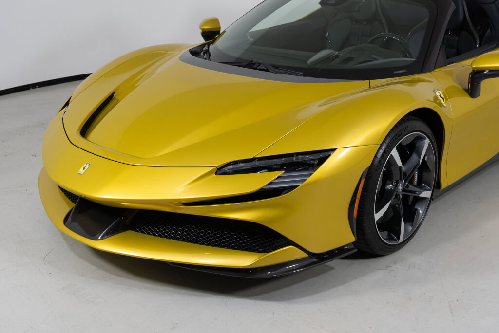 Used 2022 Ferrari SF90 Spider image 22
