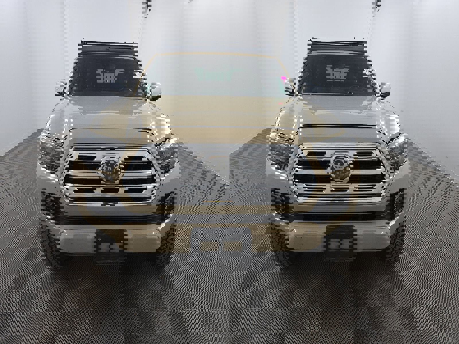 Used 2018 Toyota Tacoma Limited image 2